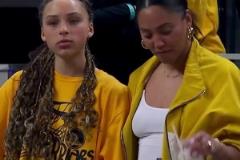 當(dāng)年還是庫(kù)里懷里的小萊利，現(xiàn)在已經(jīng)變成大姑娘了啊