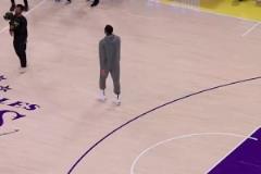 有趣的一個人！東契奇的賽前日常：雜技，打賭俯臥撐，給粉絲簽名