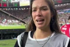 逆天！內(nèi)馬爾給女粉一個微笑，女粉瞬間痛哭流涕