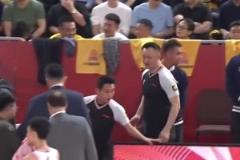被聯(lián)盟罰款2萬！杜鋒上場怒噴主裁判：CTMD，對面拉人你不判