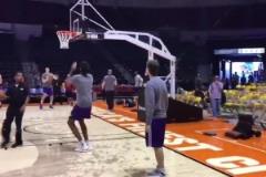 湖人早期投籃訓練，易建聯(lián)的身影一閃而過