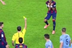 偷襲門將后攻門卻吃到黃牌，內(nèi)馬爾這一球為什么犯規(guī)？