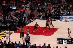 這簡(jiǎn)直神了呀！李凱爾左右底角連續(xù)命中兩記接鍋遠(yuǎn)投，連取5分！