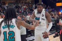 雷霆我們來(lái)啦！灰熊鎖定西部八號(hào)種子，賽后莫蘭特等人慶祝