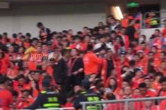 京魯大戰(zhàn)如此火爆！現(xiàn)場(chǎng)超5000名泰山球迷為球隊(duì)加油