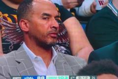 看到濃眉身體不適下場時，你們來給尼克-哈里森配個內(nèi)心獨白