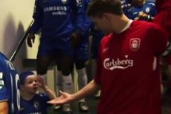 簡直太皮了！一己之力戲耍世界級中場+后衛(wèi)！