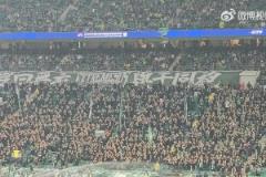 國安球迷朝著泰山球迷大喊：踢假球的臭不要臉！！