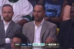 笑死！尼科-哈里森看著他的“防守贏得冠軍”的獨(dú)行俠，在16分鐘內(nèi)丟掉49分