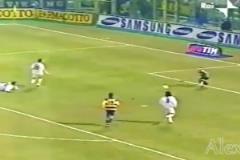 炸裂表演！阿德里亞諾讓對手人仰馬翻的進(jìn)球！