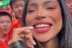 哈哈！克雷桑女友現場觀戰(zhàn)京魯大戰(zhàn)