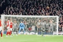 這弧線太神奇了！球迷：我的天，這球會(huì)拐彎！