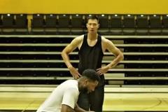 魔鬼肌肉+爆炸彈跳+穩(wěn)定投射！50年出一個(gè)易建聯(lián)不是開玩笑