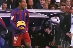 薩爾加多魯莽地踢了小羅好幾次，小羅決定跳舞回?fù)? title=