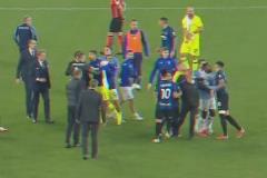 足壇頂級(jí)名場(chǎng)面！跟你的好朋友做對(duì)手時(shí)總會(huì)產(chǎn)生誤會(huì)！