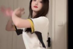 云怡這身國(guó)足球衣有點(diǎn)好看啊，就是舞蹈還得多練練