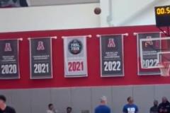 少見！庫里在備戰(zhàn)與火箭的訓練中連續(xù)投丟四個三分