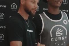 教會徒弟防死師父！原來庫里曾經(jīng)在訓(xùn)練營指導(dǎo)過杰倫-格林和阿門