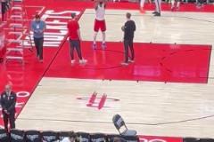 一定很不甘！火箭首戰(zhàn)不敵勇士賽后，伊森留下來加練投籃！