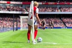 不是，阿森納男足女足都會(huì)弧線球啊！近距離欣賞凱莉主罰角球