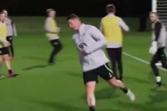 國(guó)米被絕殺后，返回米蘭途中球員們一面疲憊，盡顯失落！