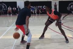 鎖不死！看看當(dāng)年庫里在訓(xùn)練營是怎么打阿門的