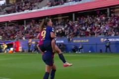 這配合神了！巴薩女足傳遞腳后跟送助攻，皮娜跟進(jìn)勁射終結(jié)！