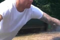 勞塔羅這烤肉技術(shù)不錯(cuò)啊，平常沒事就給梅西烤串兒是吧