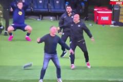 平板電腦：為我發(fā)聲！你們巴薩一激動(dòng)就摔我，我不要面子的