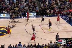 鮑威爾這個(gè)三分也相當(dāng)關(guān)鍵！把握住掘金失誤的機(jī)會(huì)，迎射約基奇！