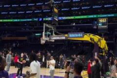 加內(nèi)特當年單挑整個男籃訓練營，年輕時候的加內(nèi)特確實“?！? title=