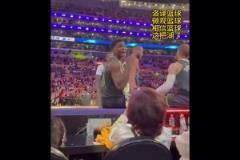 華子湖人球迷互噴：戈貝爾有3個億，我有2個億，你們啥都沒有