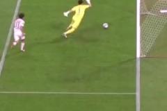 都開始明著演了？J聯(lián)賽浦和紅鉆門將締造史詩級烏龍