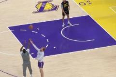 沒退路了！詹姆斯早早獨自進場熱身 各個角度三分手感都不錯