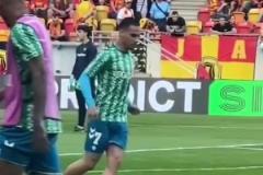 閑庭信步！安東尼賽前熱身時，狂秀花活！