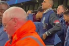 曼城絕殺拿下關(guān)鍵三分！看臺上哈蘭德長舒一口氣，羅德里揮拳慶祝