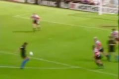 實在是優(yōu)雅！還記得坎通納這記四兩撥千斤的吊射破門嗎