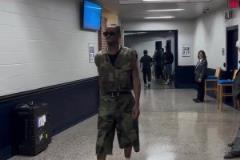 鴨梨這一套像不像非洲武裝分子