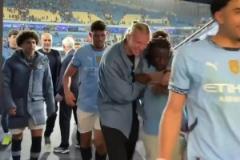 哈寶換新發(fā)型啦！曼城絕殺維拉升至第3，哈蘭德賽后笑的合不攏嘴