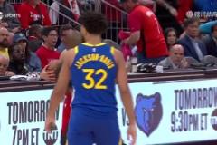 職業(yè)習慣！范喬丹想造追尾犯規(guī)，結(jié)果回頭一看居然是裁判！