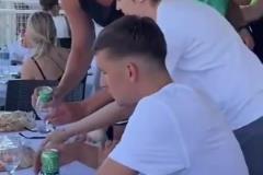 這下老鄉(xiāng)之間要分出勝負了！名場面：約基奇博格丹一起喝酒！