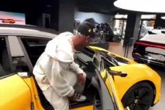 戰(zhàn)績不好還來買車？熱刺中場比蘇馬現(xiàn)身倫敦超跑店