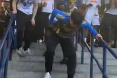 利茲聯升超，田中碧被隊友硬拉出去慶祝