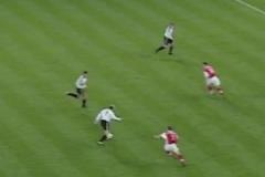 美麗的弧線！貝克漢姆足總杯半決賽面對阿森納的經典遠射