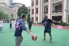 徐靜雨立棍單打羅斯，翻身跳投差點(diǎn)進(jìn)了，這技術(shù)是什么水平？