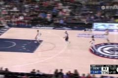 冒充職業(yè)？小將泰森空籃暴扣黃油手出界…約基奇戈登連忙鼓掌安慰