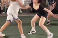 美女這防守真是有兩把刷子啊，看得我一愣一愣的