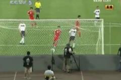 22歲蒿俊閔戲耍德國后衛(wèi)破門！09年高洪波首秀國足1-1戰(zhàn)平德國！