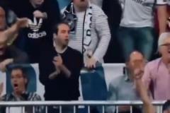 別以為你穩(wěn)了！對(duì)面可有梅西啊！經(jīng)典的“伯納烏晾衣架”！