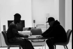 巴特勒更新個人社媒！曬出坐著打牌的照片！